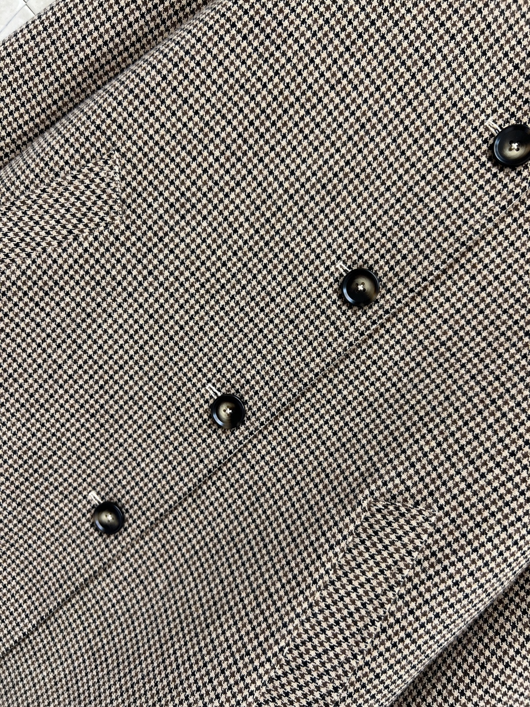 MIu家 25秋冬新款 双面单排扣排扣风衣外套 一面格纹毛呢面料 一面浅灰色风衣面料 经典廓形感风衣外套