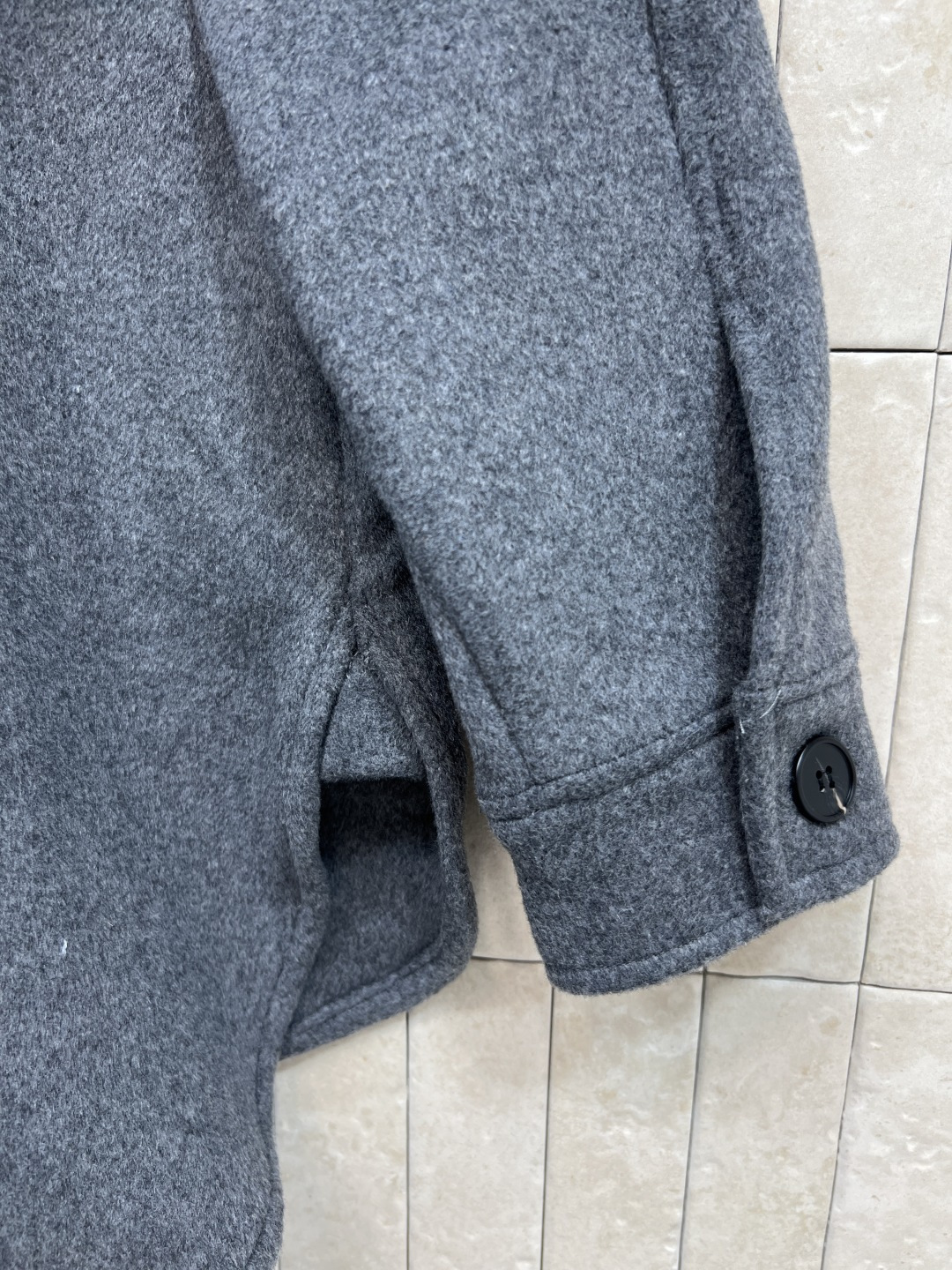 PD家 25秋冬新款 翻领双面羊毛外套 采用羊绒混纺羊毛材质精心制作 提升精气神 小翻领修饰脖颈 凸显简