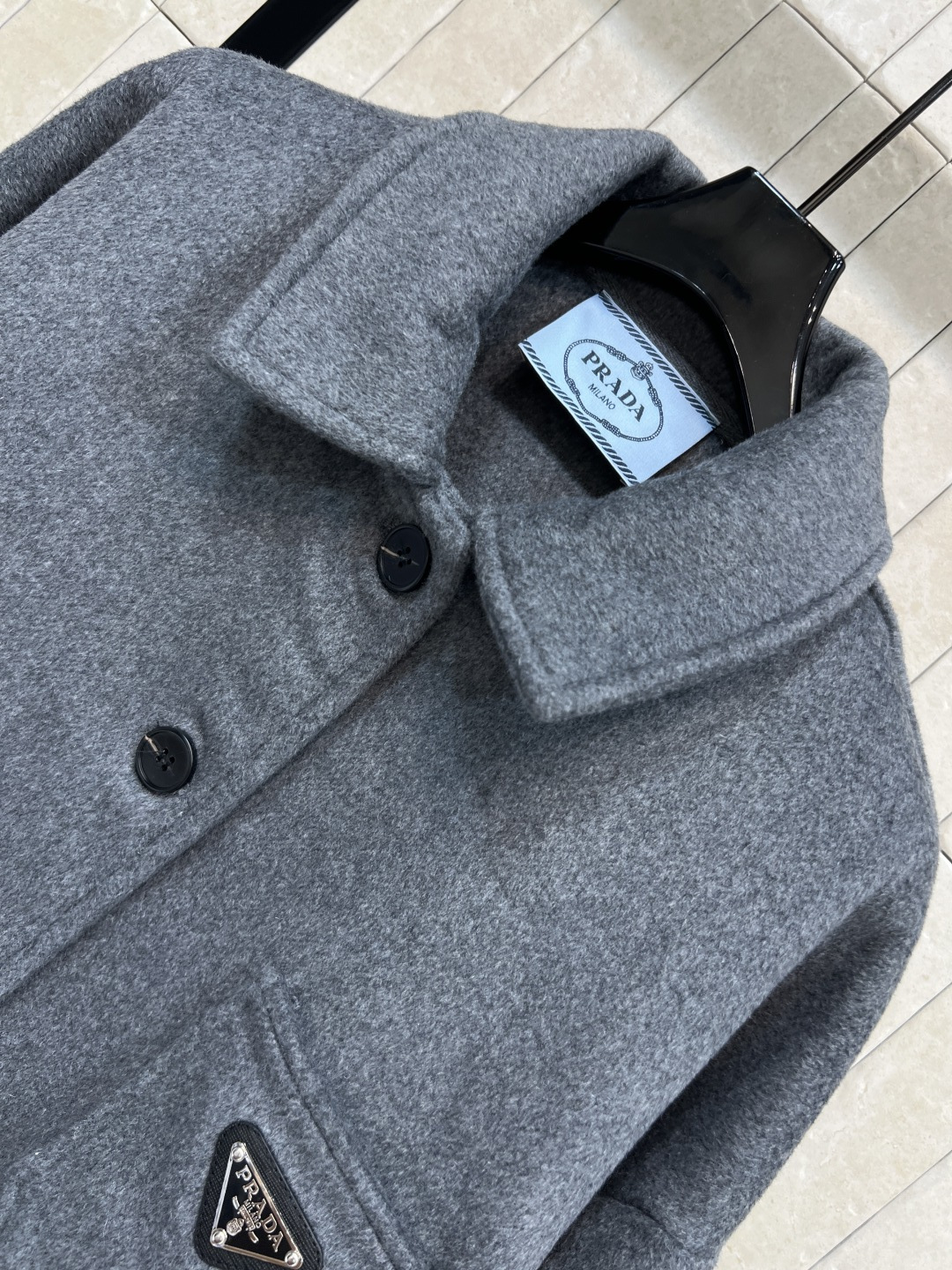 PD家 25秋冬新款 翻领双面羊毛外套 采用羊绒混纺羊毛材质精心制作 提升精气神 小翻领修饰脖颈 凸显简