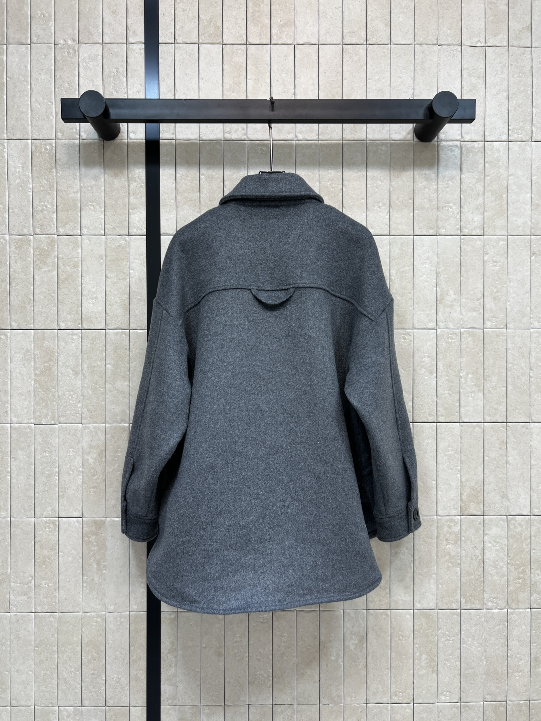 PD家 25秋冬新款 翻领双面羊毛外套 采用羊绒混纺羊毛材质精心制作 提升精气神 小翻领修饰脖颈 凸显简