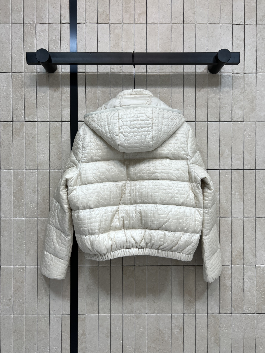 M家 25秋冬新款 连帽徽标羽绒服外套 经典徽标字母点缀 经典百搭款 宽松面包版型 显瘦不挑人 国标90