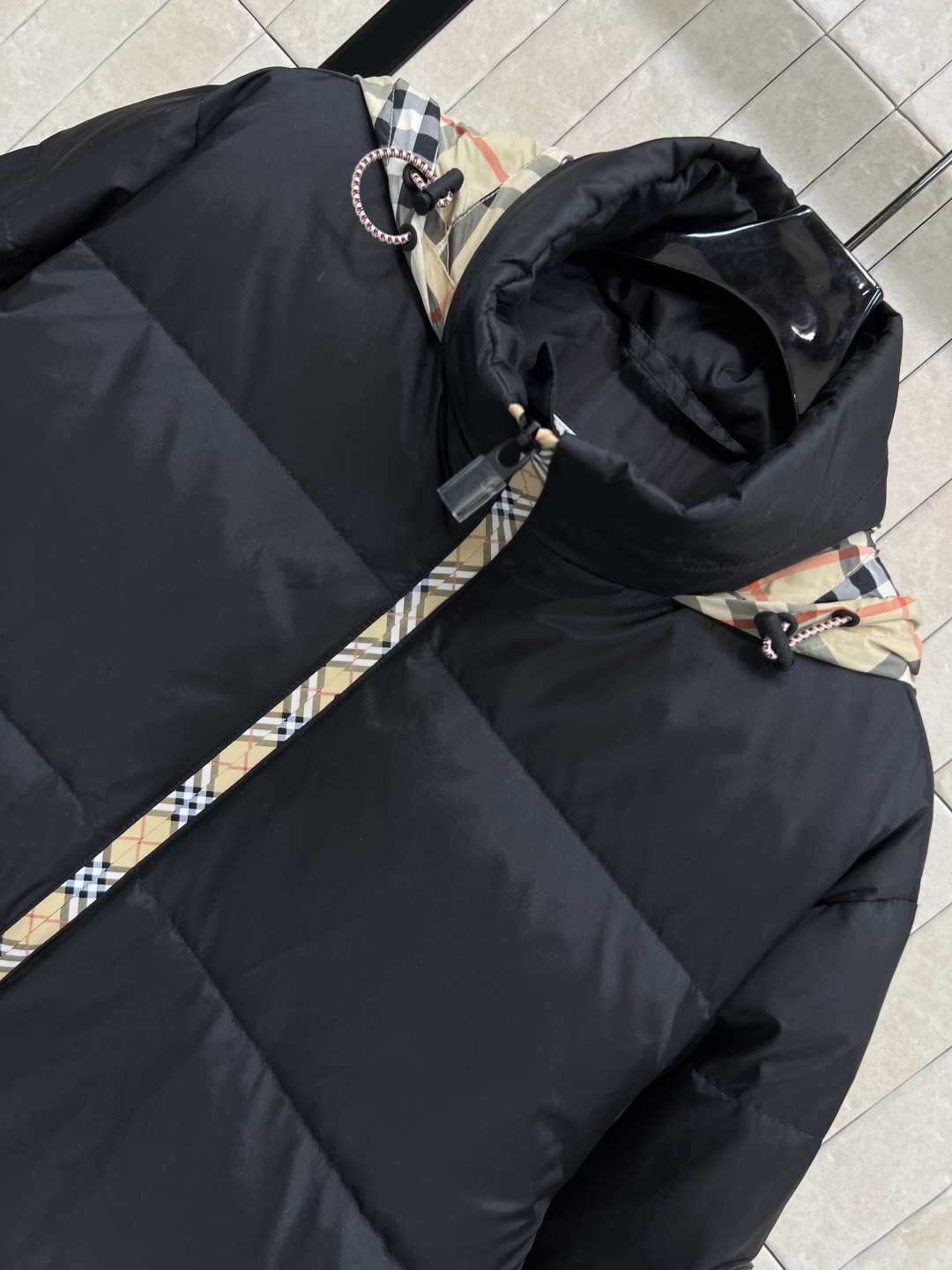 BUR家 25秋冬新款 格纹连帽立领羽绒服 格纹连帽可隐藏设计 宽松廓形设计上身显瘦又复古时髦 拼接的经
