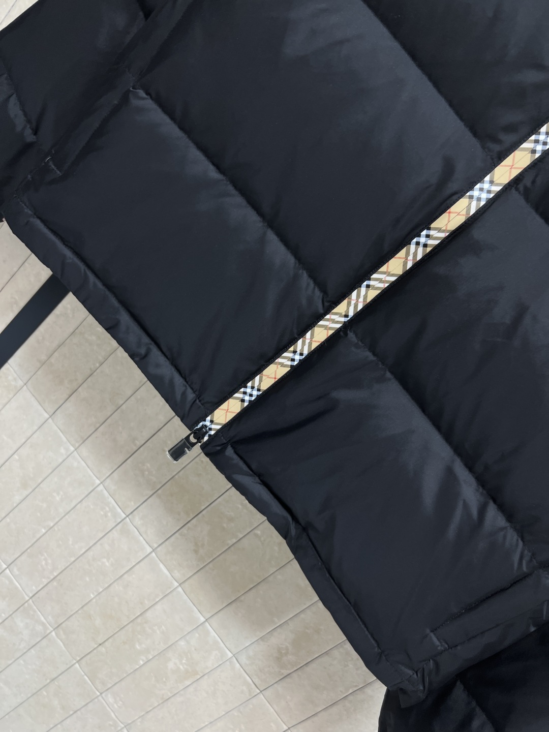 BUR家 25秋冬新款 格纹连帽立领羽绒服 格纹连帽可隐藏设计 宽松廓形设计上身显瘦又复古时髦 拼接的经