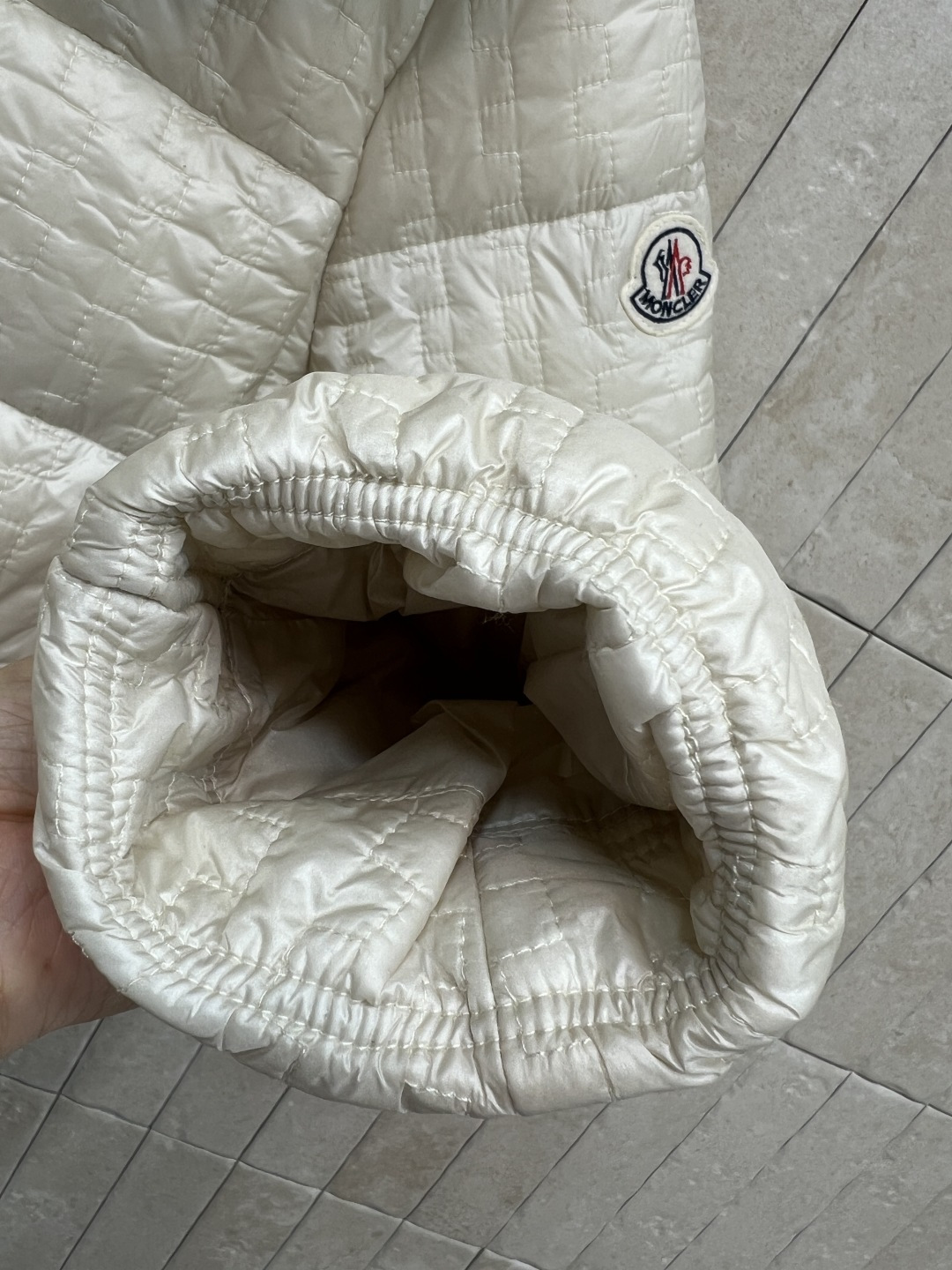 M家 25秋冬新款 连帽徽标羽绒服外套 经典徽标字母点缀 经典百搭款 宽松面包版型 显瘦不挑人 国标90