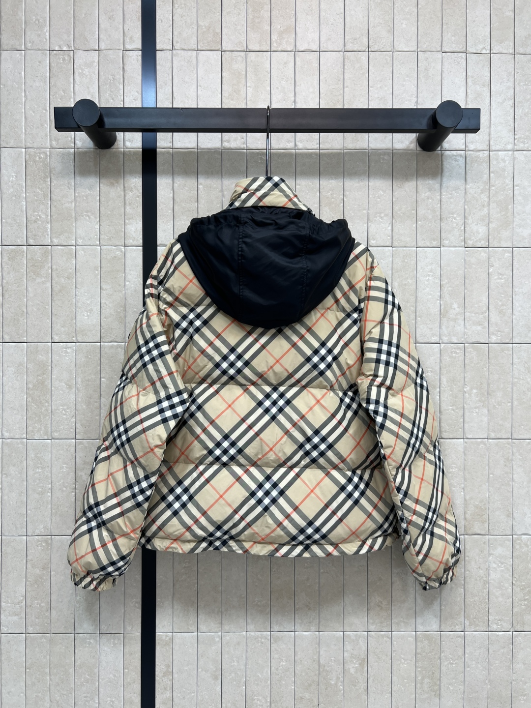 BUR家 25秋冬新款 格纹连帽立领羽绒服 格纹连帽可隐藏设计 宽松廓形设计上身显瘦又复古时髦 拼接的经