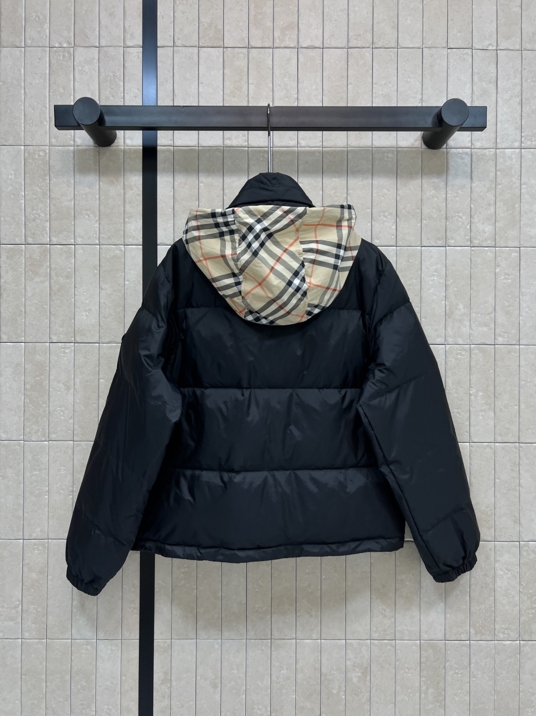BUR家 25秋冬新款 格纹连帽立领羽绒服 格纹连帽可隐藏设计 宽松廓形设计上身显瘦又复古时髦 拼接的经