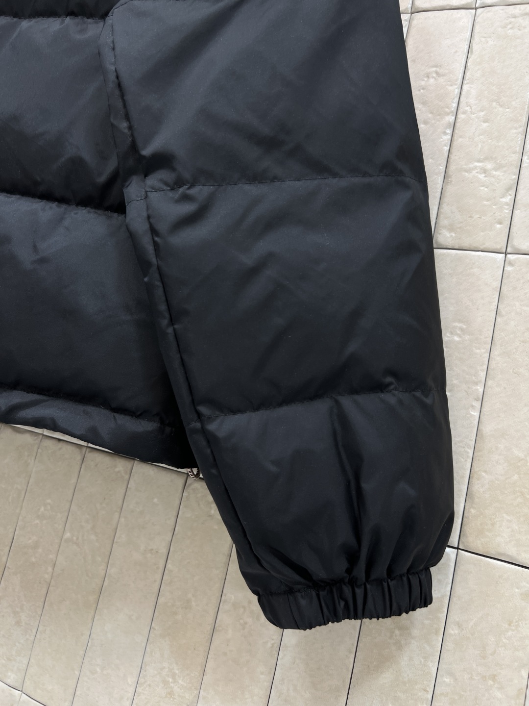 BUR家 25秋冬新款 格纹连帽立领羽绒服 格纹连帽可隐藏设计 宽松廓形设计上身显瘦又复古时髦 拼接的经