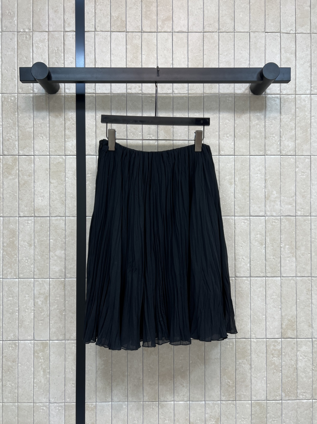 25秋冬新款 褶皱肌理感短裙 双层褶皱面料设计尽显优雅 是一眼就能感觉到的高级 定制褶皱肌理感纹理面料真