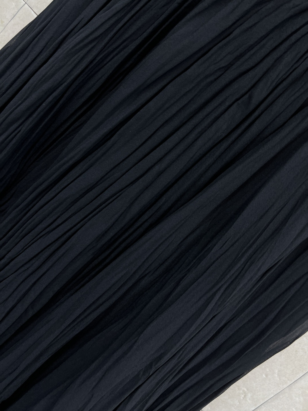 25秋冬新款 褶皱肌理感短裙 双层褶皱面料设计尽显优雅 是一眼就能感觉到的高级 定制褶皱肌理感纹理面料真