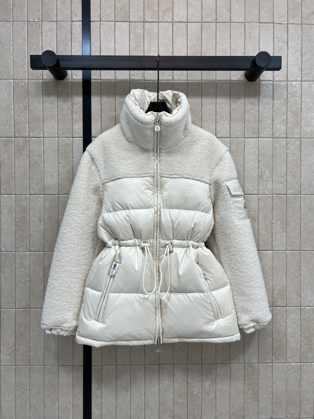 M家 25秋冬新款 羊羔毛拼接立领收腰羽绒服 双层立领设计防风保暖 超显脸小 环保羊羔毛+里面皮革拼接设