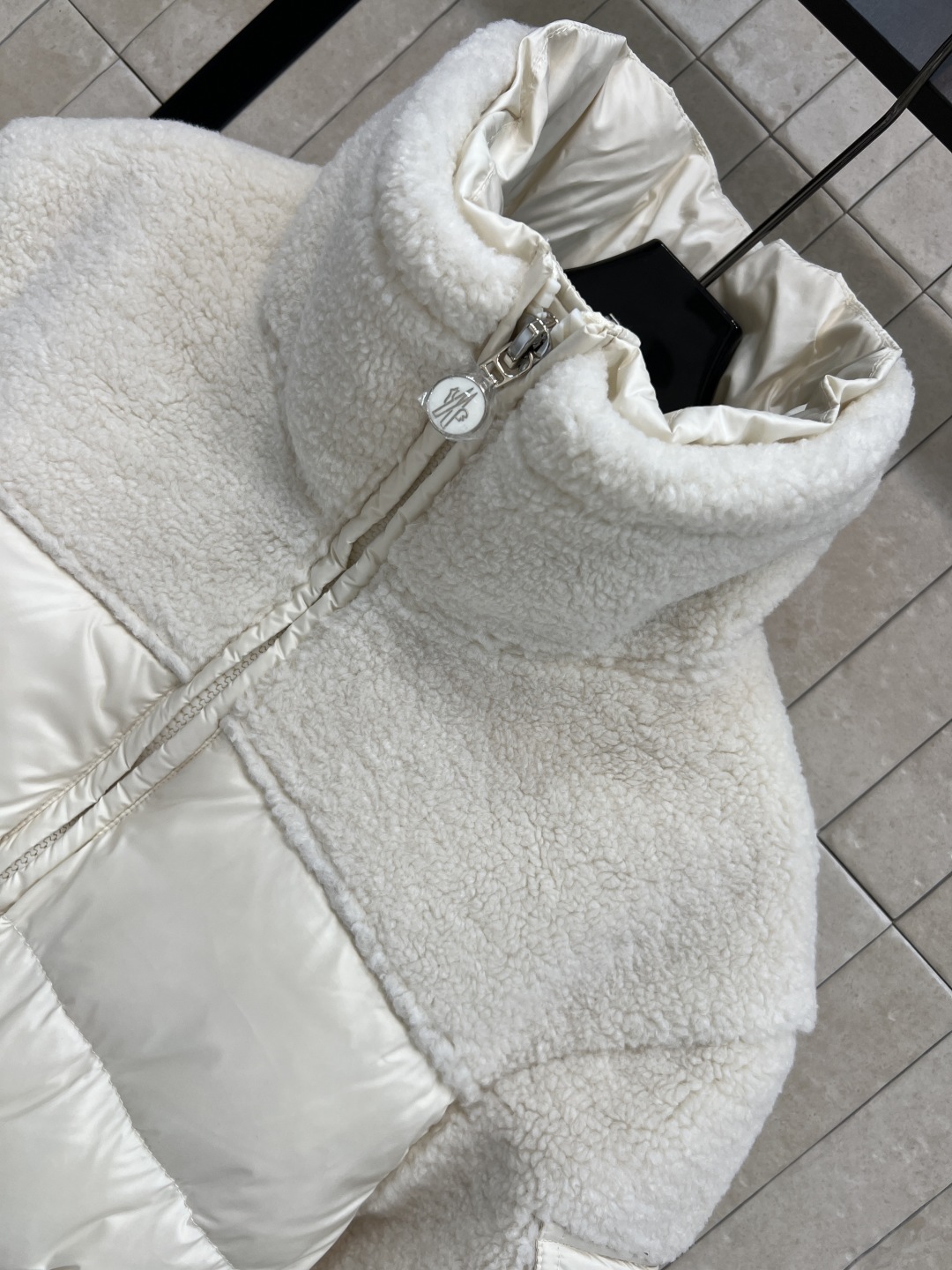 M家 25秋冬新款 羊羔毛拼接立领收腰羽绒服 双层立领设计防风保暖 超显脸小 环保羊羔毛+里面皮革拼接设