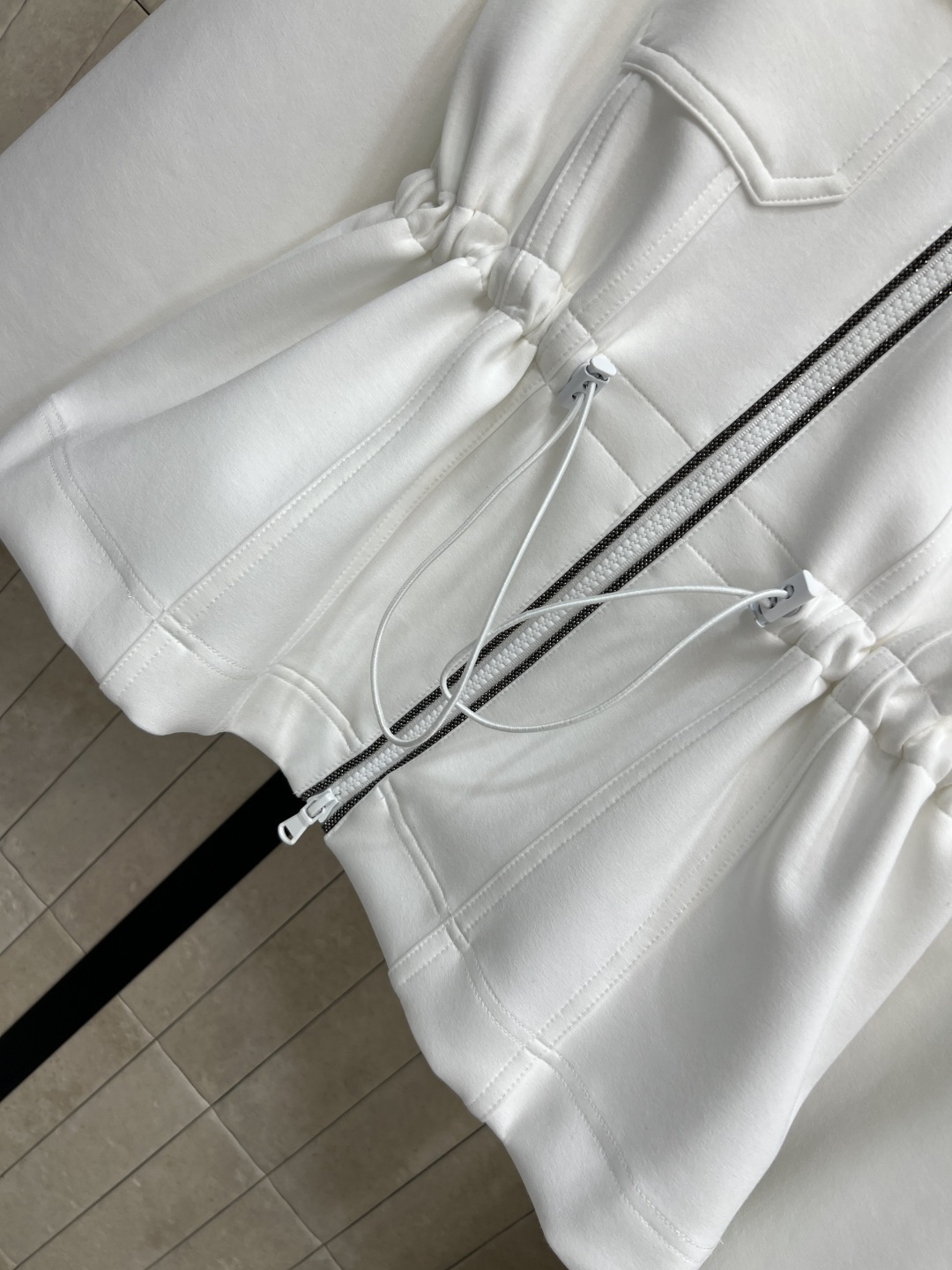 25秋冬新款 连帽收腰外套+休闲裤 时髦卫衣套装真的好有秋日氛围感 品牌徽标Logo设计彰显品牌魅力的同