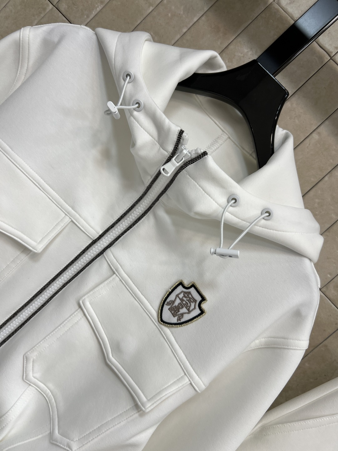 25秋冬新款 连帽收腰外套+休闲裤 时髦卫衣套装真的好有秋日氛围感 品牌徽标Logo设计彰显品牌魅力的同