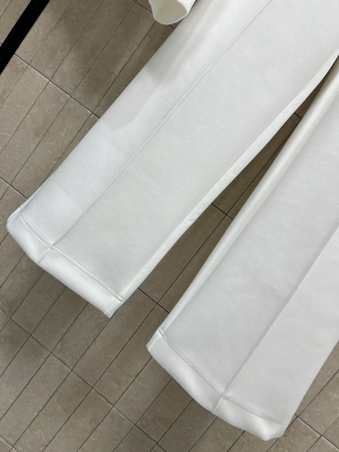 25秋冬新款 连帽收腰外套+休闲裤 时髦卫衣套装真的好有秋日氛围感 品牌徽标Logo设计彰显品牌魅力的同