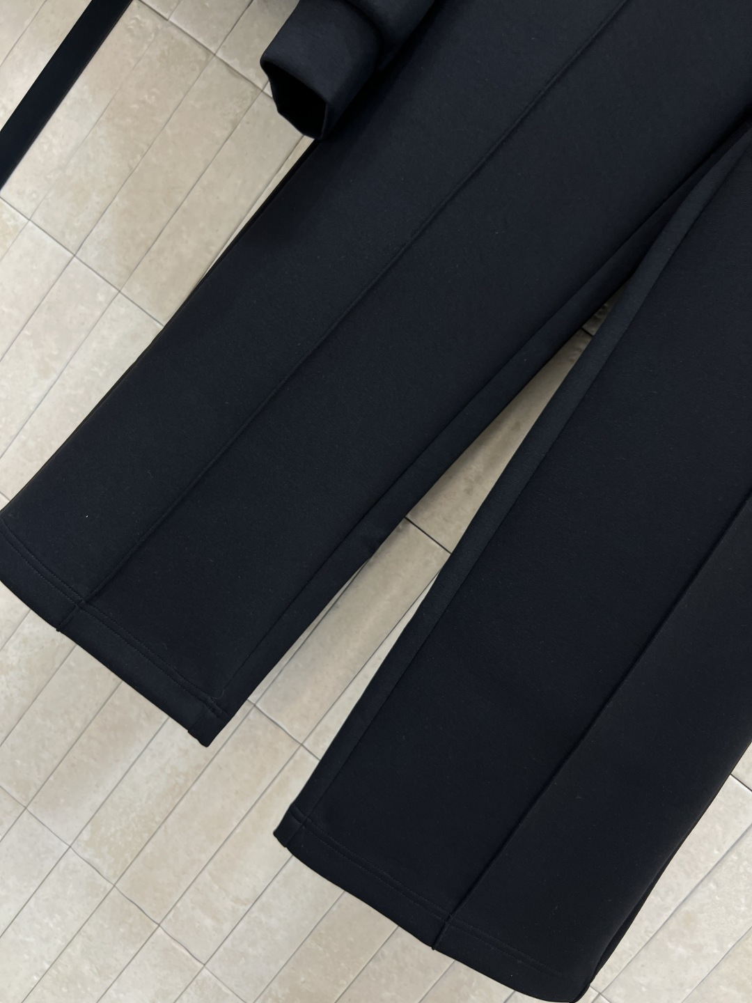 25秋冬新款 连帽收腰外套+休闲裤 时髦卫衣套装真的好有秋日氛围感 品牌徽标Logo设计彰显品牌魅力的同