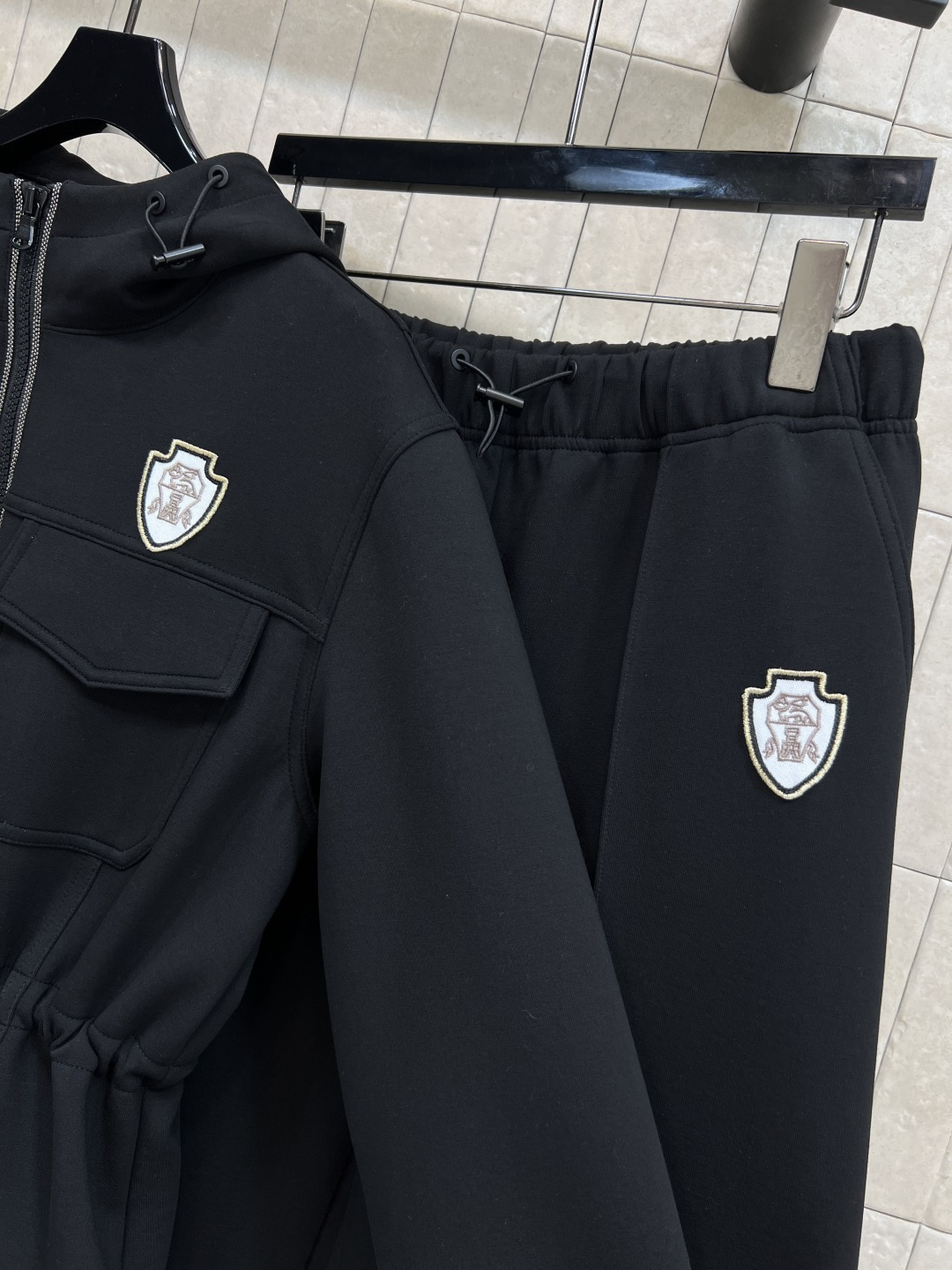 25秋冬新款 连帽收腰外套+休闲裤 时髦卫衣套装真的好有秋日氛围感 品牌徽标Logo设计彰显品牌魅力的同