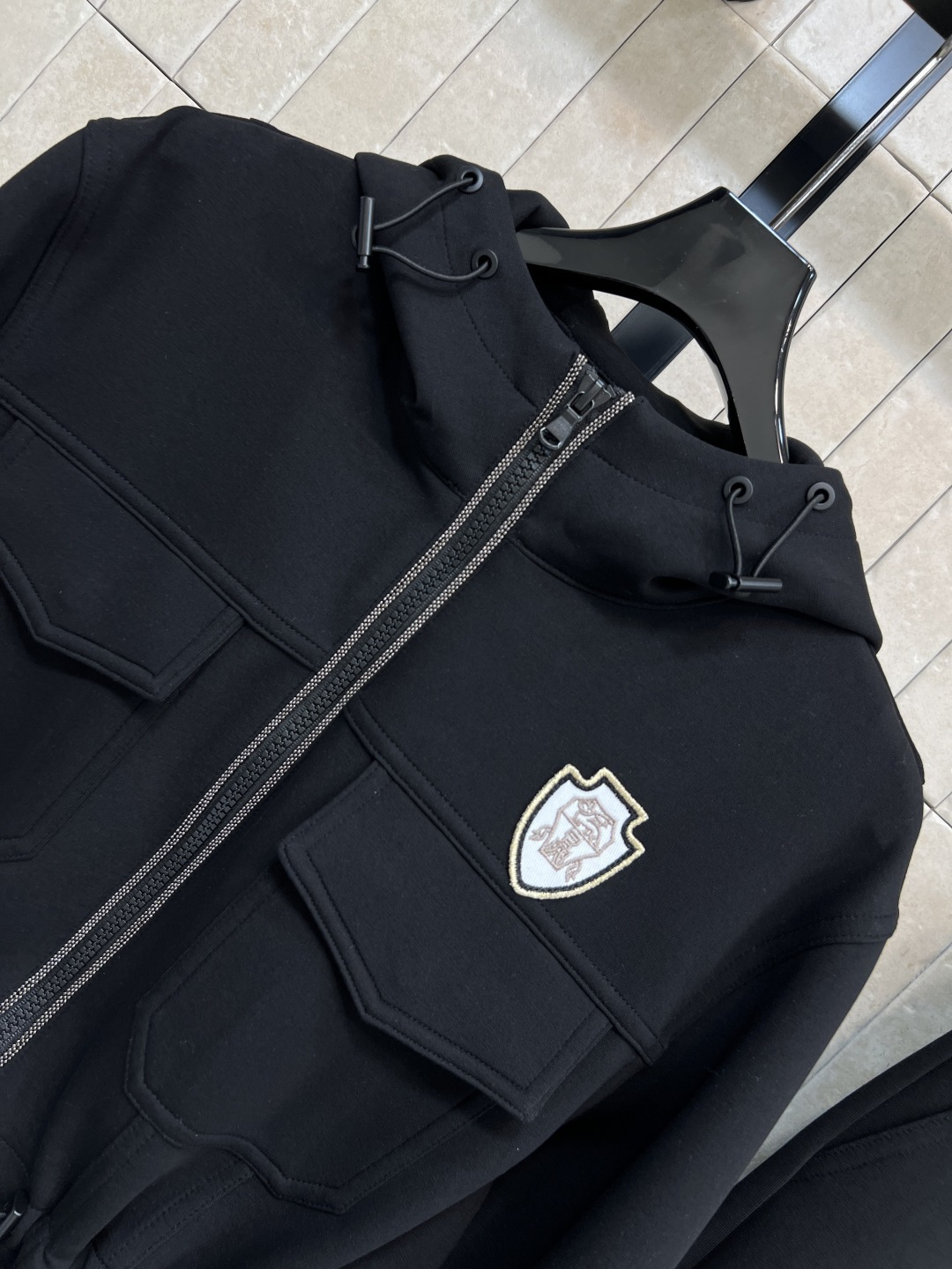 25秋冬新款 连帽收腰外套+休闲裤 时髦卫衣套装真的好有秋日氛围感 品牌徽标Logo设计彰显品牌魅力的同