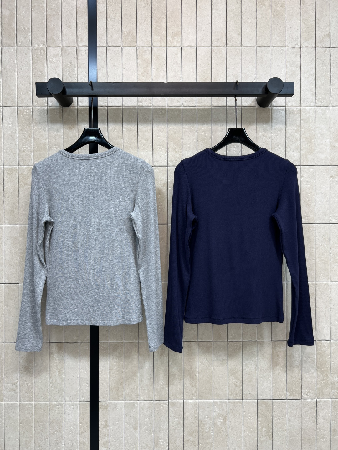 25秋冬新款 圆领打底衫 版型修身显瘦 纯棉面料 质感细腻柔软 日常时髦且百搭 纯色简约又经典系列 圆领