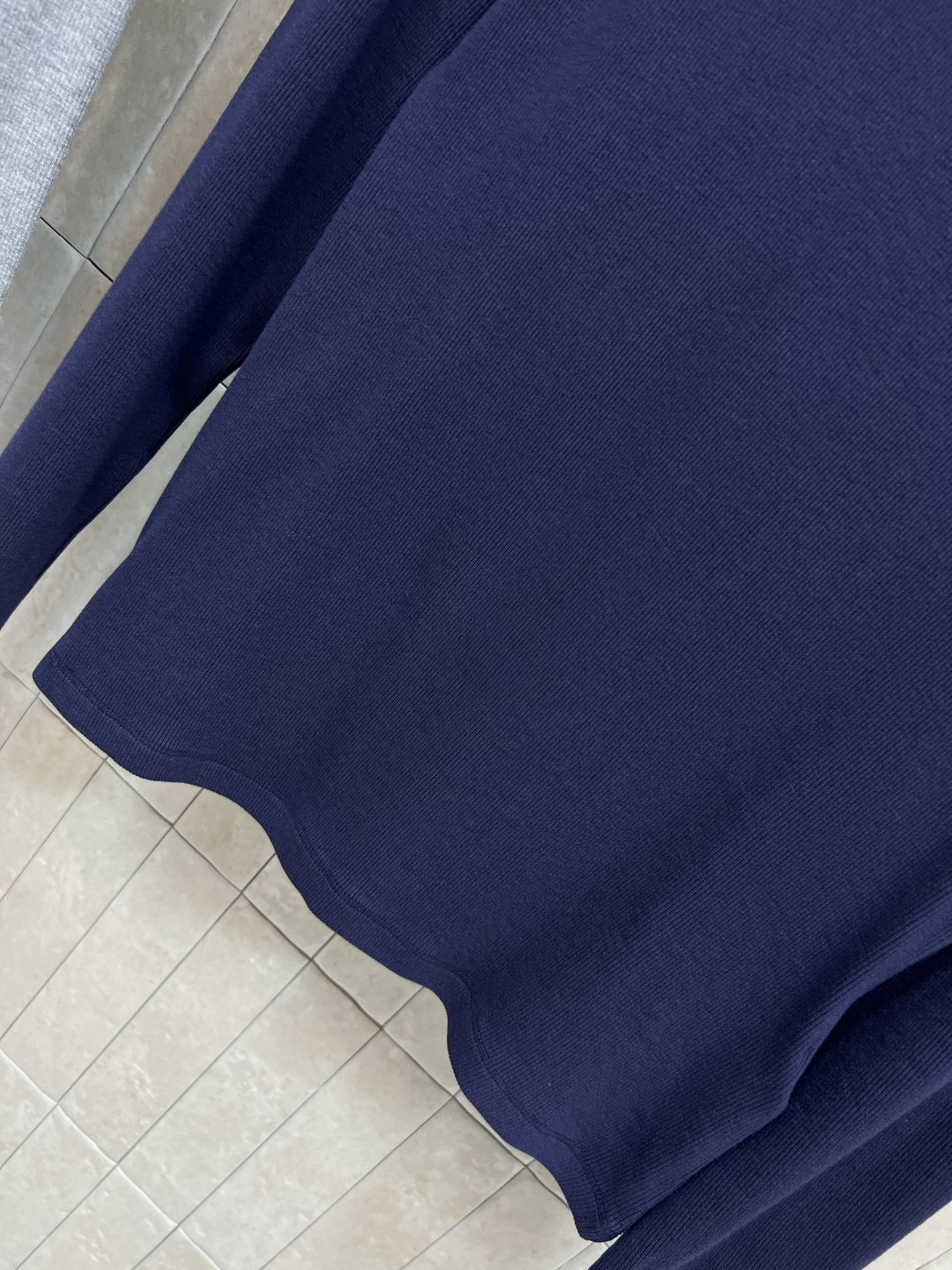 25秋冬新款 圆领打底衫 版型修身显瘦 纯棉面料 质感细腻柔软 日常时髦且百搭 纯色简约又经典系列 圆领