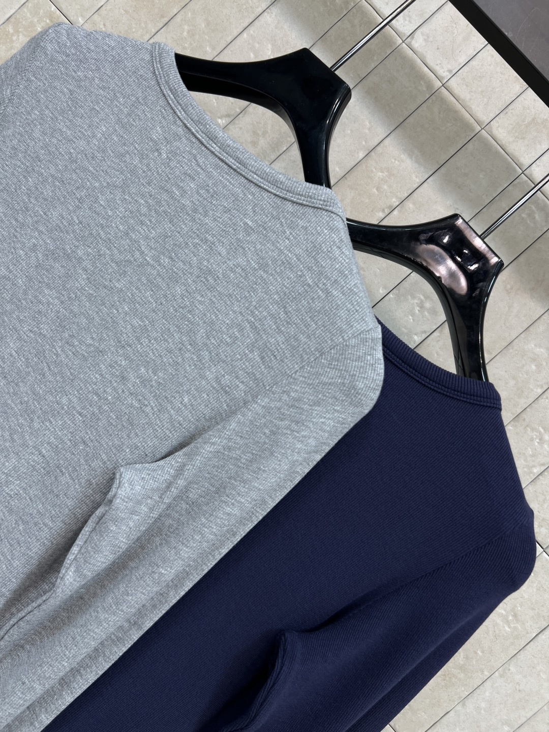 25秋冬新款 圆领打底衫 版型修身显瘦 纯棉面料 质感细腻柔软 日常时髦且百搭 纯色简约又经典系列 圆领