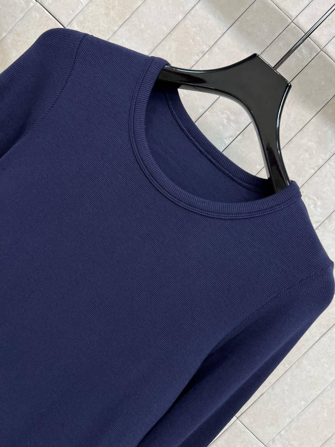 25秋冬新款 圆领打底衫 版型修身显瘦 纯棉面料 质感细腻柔软 日常时髦且百搭 纯色简约又经典系列 圆领