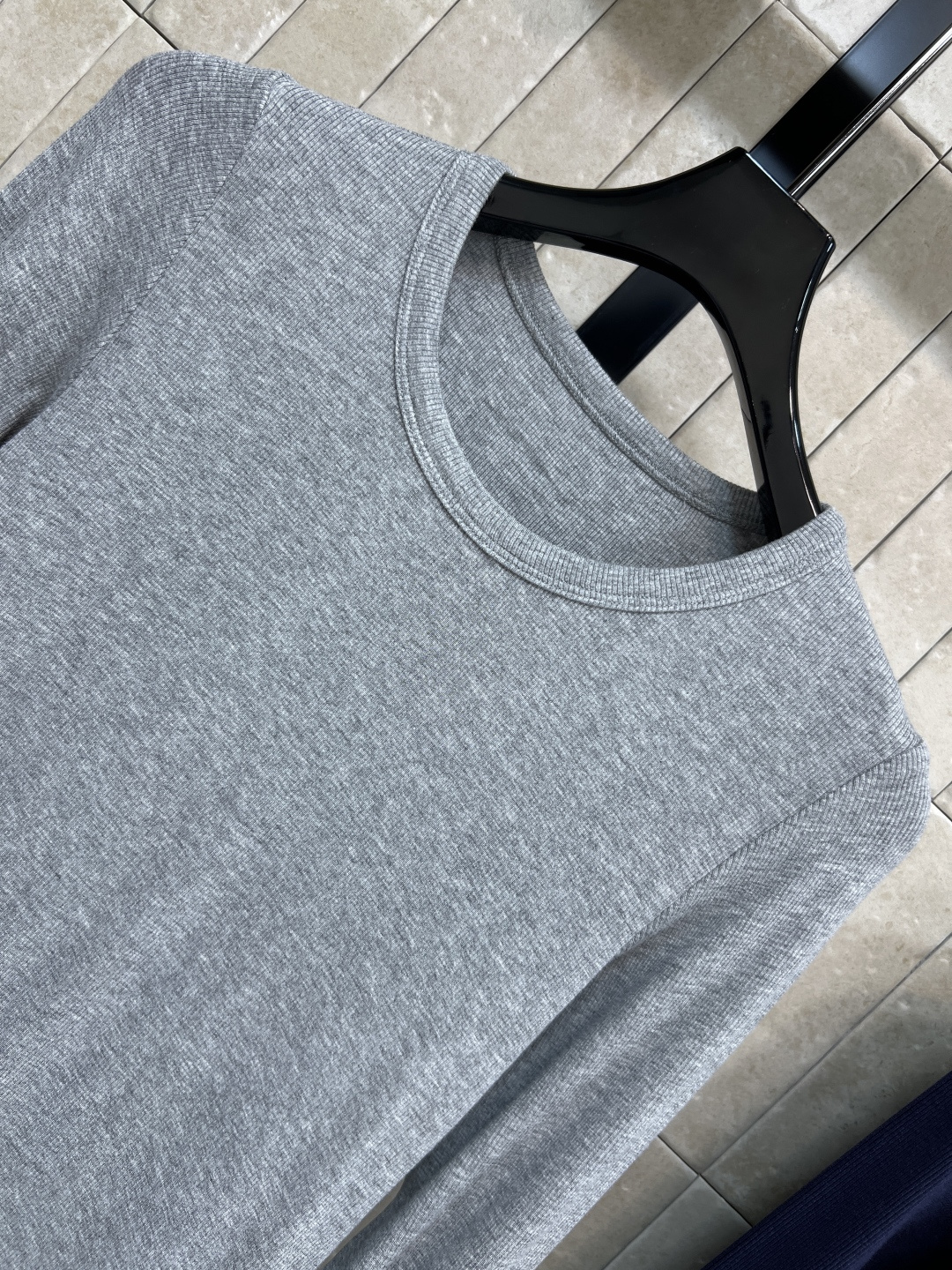 25秋冬新款 圆领打底衫 版型修身显瘦 纯棉面料 质感细腻柔软 日常时髦且百搭 纯色简约又经典系列 圆领