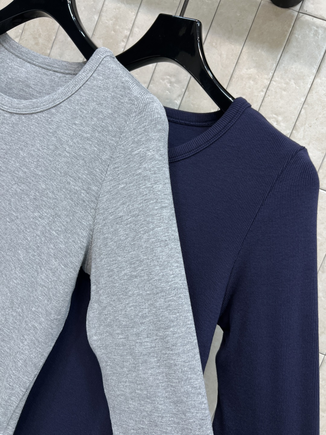 25秋冬新款 圆领打底衫 版型修身显瘦 纯棉面料 质感细腻柔软 日常时髦且百搭 纯色简约又经典系列 圆领