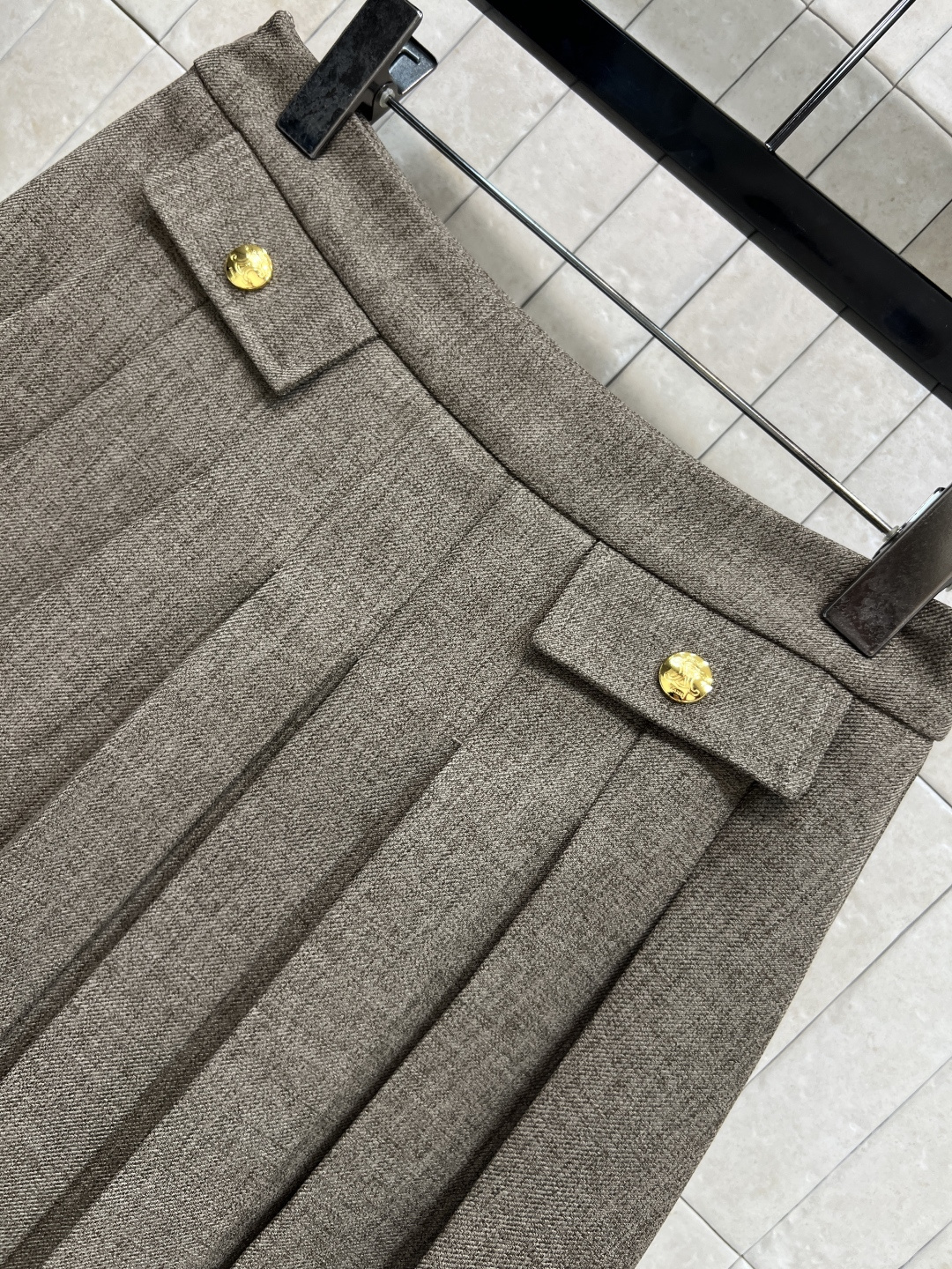 CE家 25秋冬新款 翻领夹克外套+百褶裙套装 复古减龄学院派 定制面料高级又时髦 经典凯旋门金扣装饰可