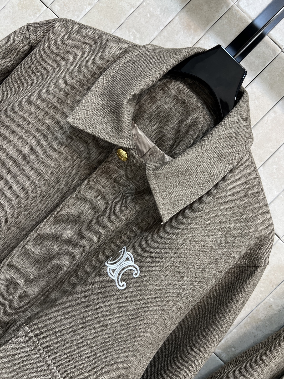 CE家 25秋冬新款 翻领夹克外套+百褶裙套装 复古减龄学院派 定制面料高级又时髦 经典凯旋门金扣装饰可