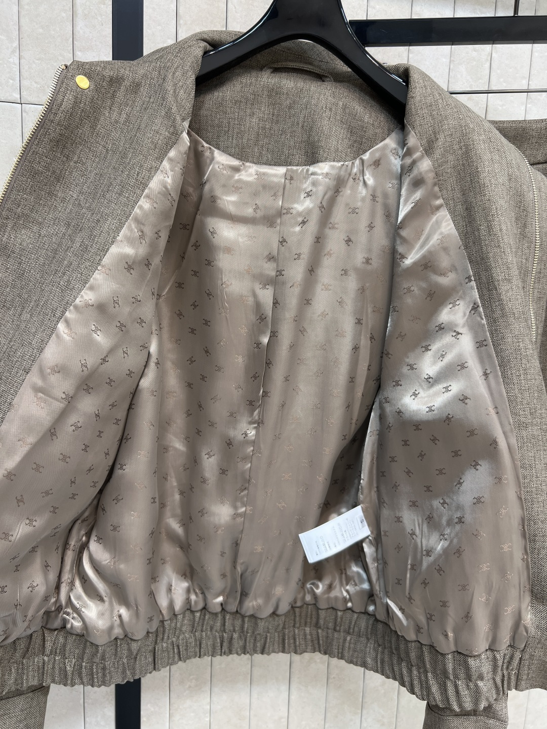 CE家 25秋冬新款 翻领夹克外套+百褶裙套装 复古减龄学院派 定制面料高级又时髦 经典凯旋门金扣装饰可