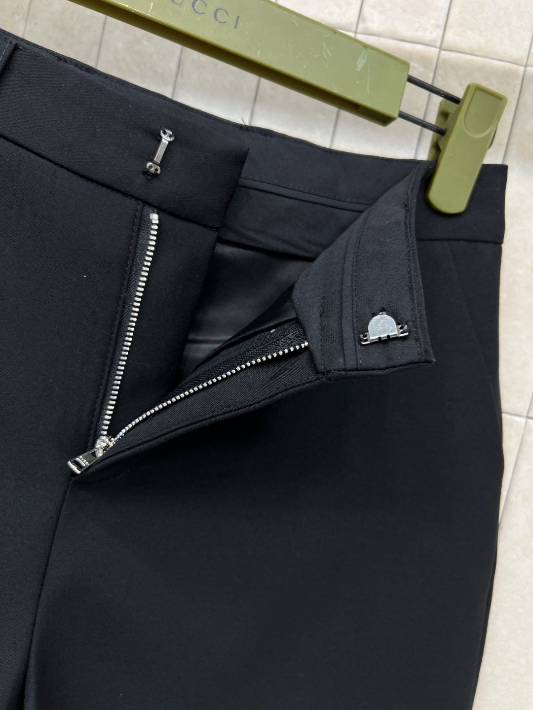 G家 25秋冬新款 翻领收腰西装外套+高腰西装短裤 一套搭配满分的气质感 不管是逛街聚会或者OL上班族 