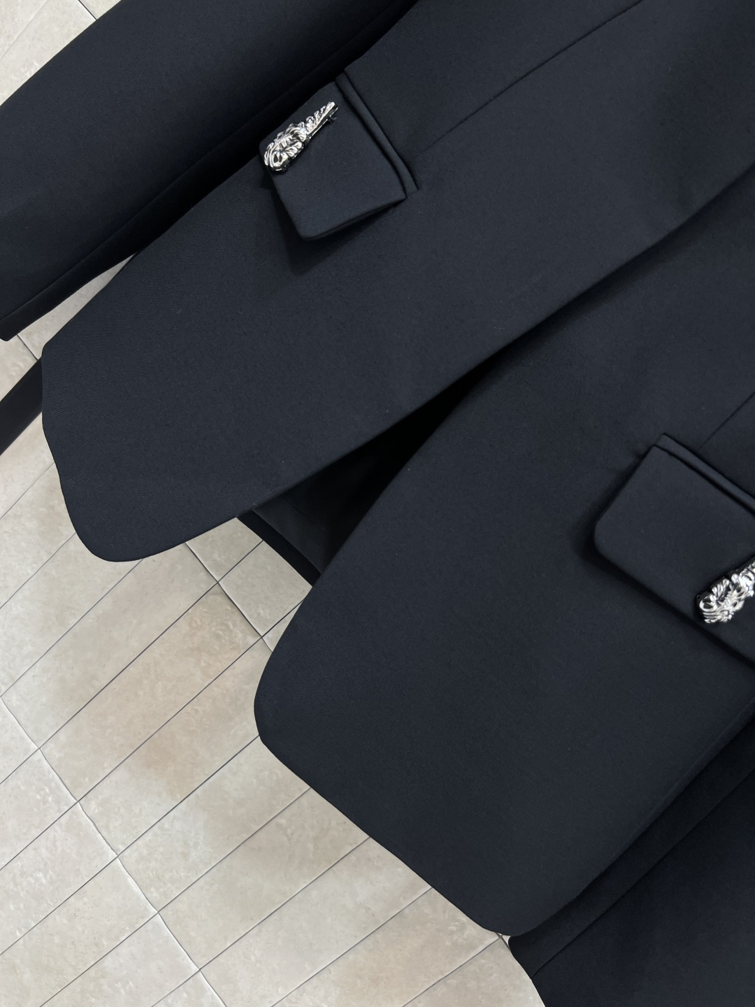 G家 25秋冬新款 翻领收腰西装外套+高腰西装短裤 一套搭配满分的气质感 不管是逛街聚会或者OL上班族 