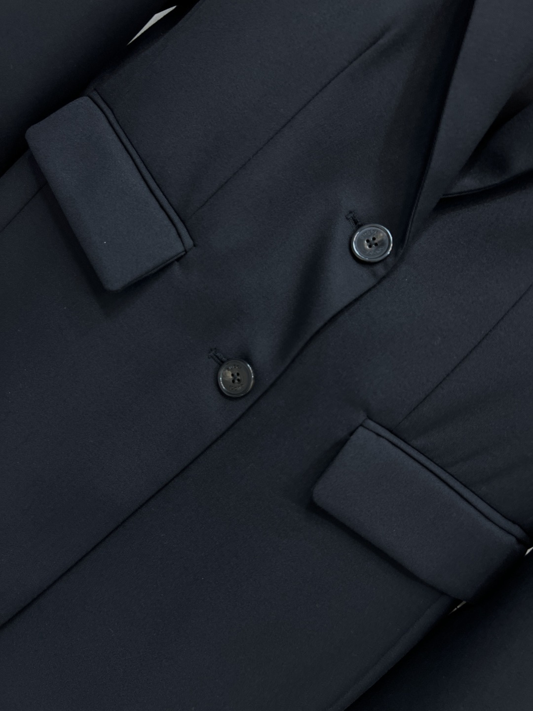 G家 25秋冬新款 黑色直筒长款西装大衣 这款长款西装上身超级显气质 经典百搭的黑色超级适合秋天 上身很