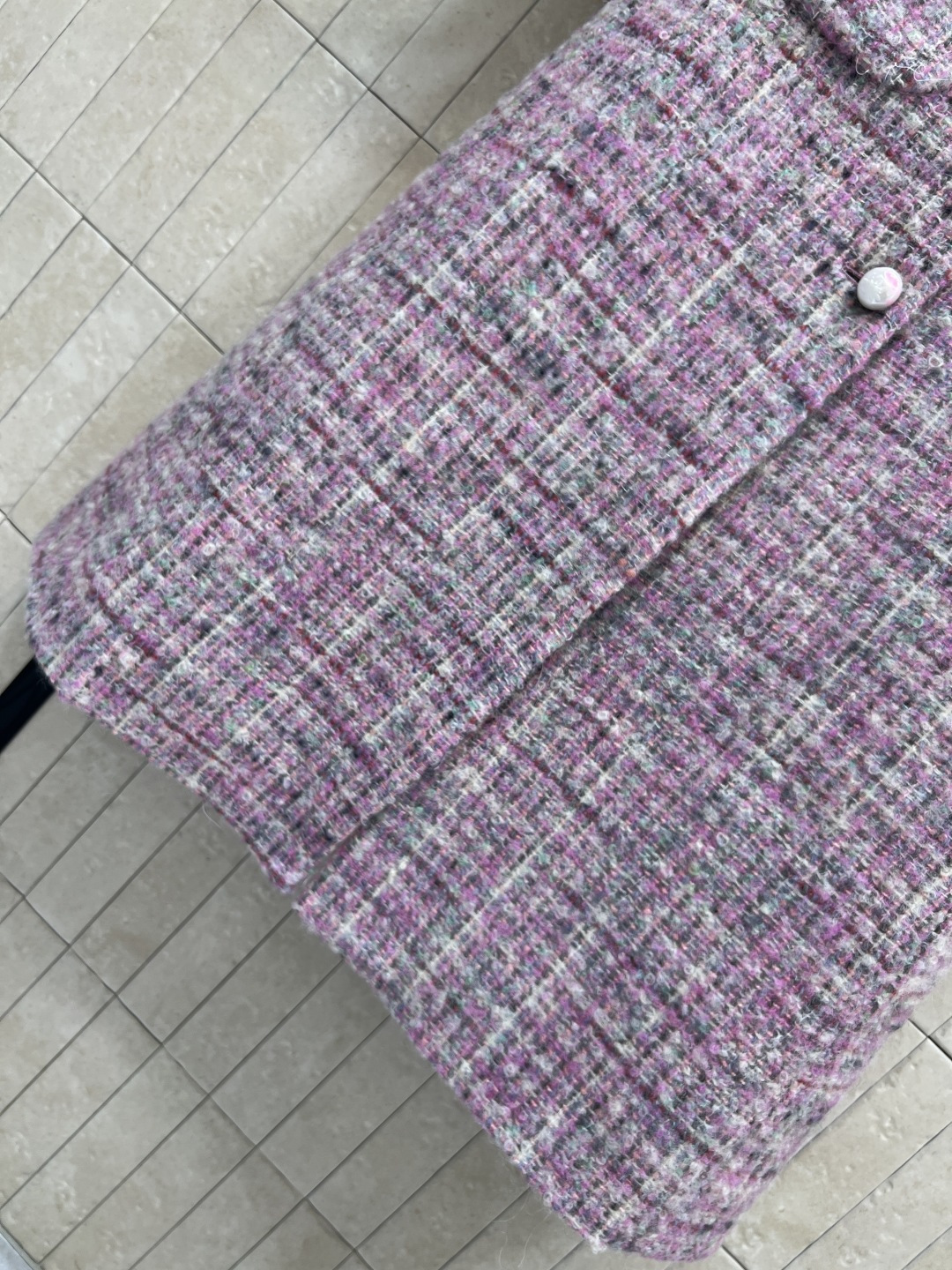 小香家 25秋冬新款 粉色粗花呢长款大衣 羊毛混纺材质 粉白黑线交织 雅致温柔 长款宽松版型 上身百搭不