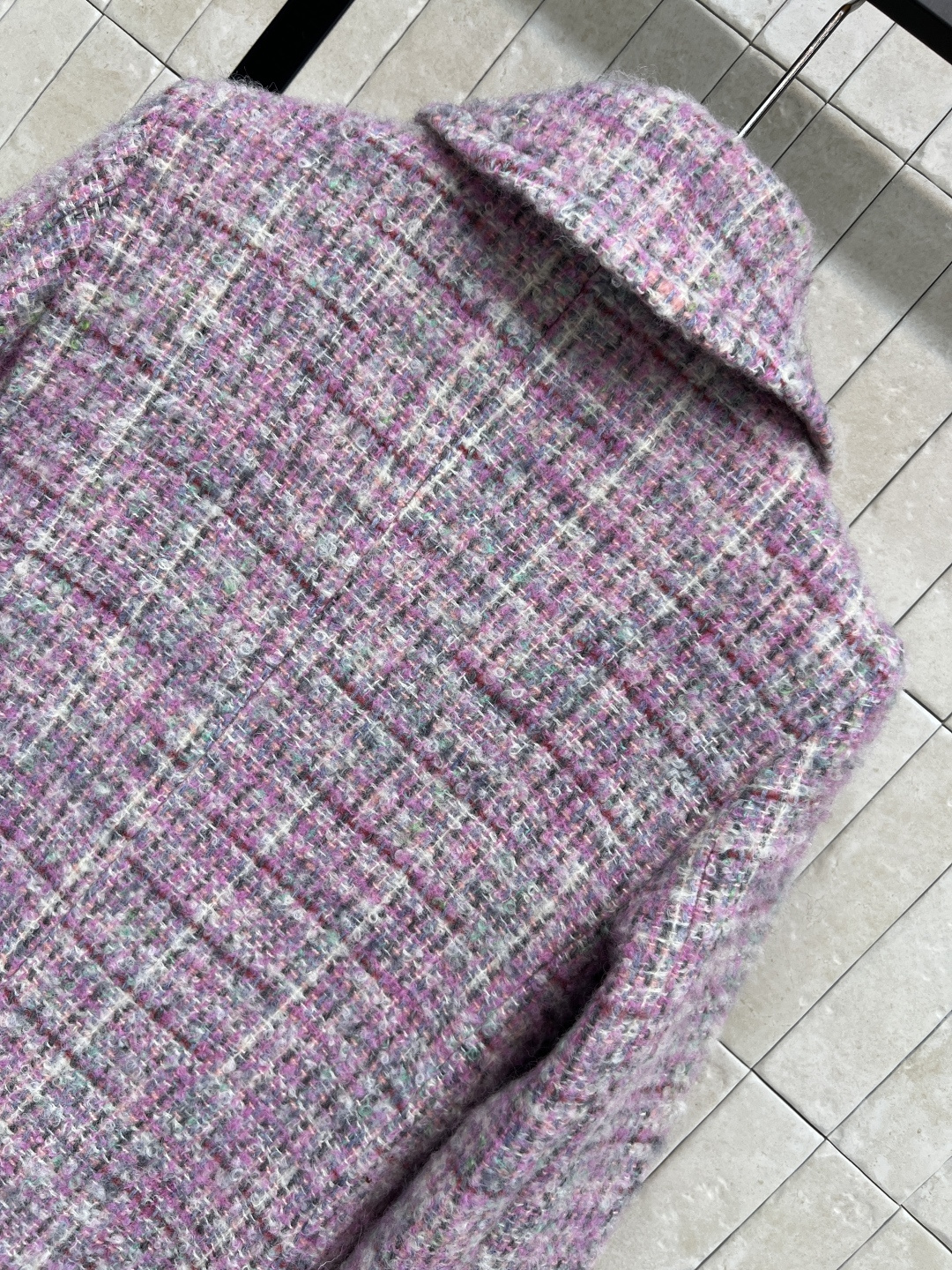 小香家 25秋冬新款 粉色粗花呢长款大衣 羊毛混纺材质 粉白黑线交织 雅致温柔 长款宽松版型 上身百搭不