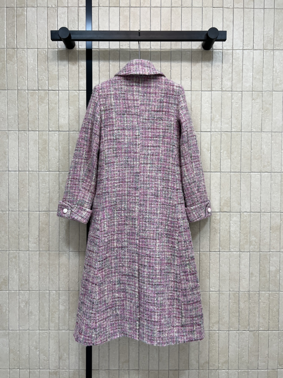 小香家 25秋冬新款 粉色粗花呢长款大衣 羊毛混纺材质 粉白黑线交织 雅致温柔 长款宽松版型 上身百搭不