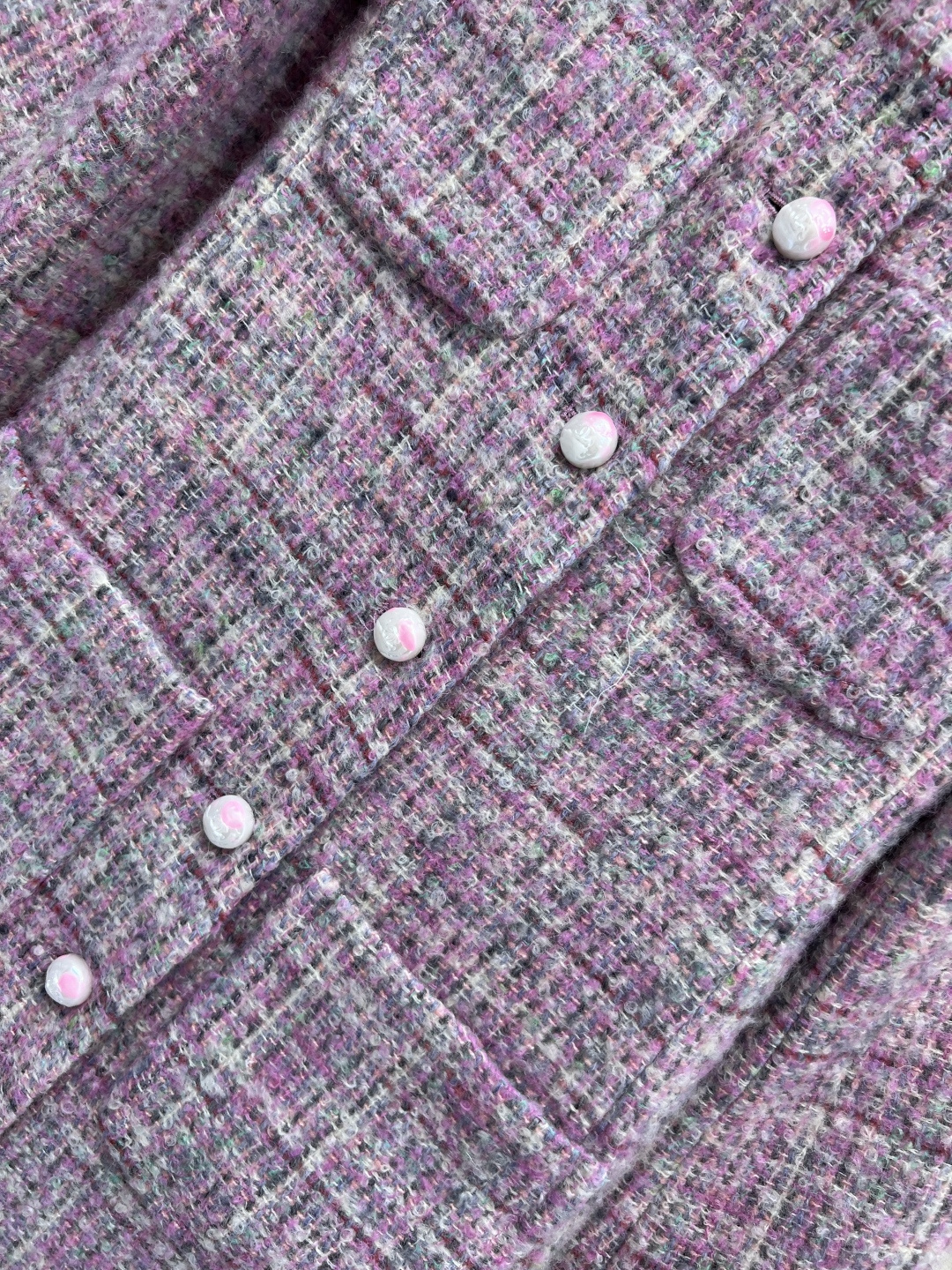 小香家 25秋冬新款 粉色粗花呢长款大衣 羊毛混纺材质 粉白黑线交织 雅致温柔 长款宽松版型 上身百搭不