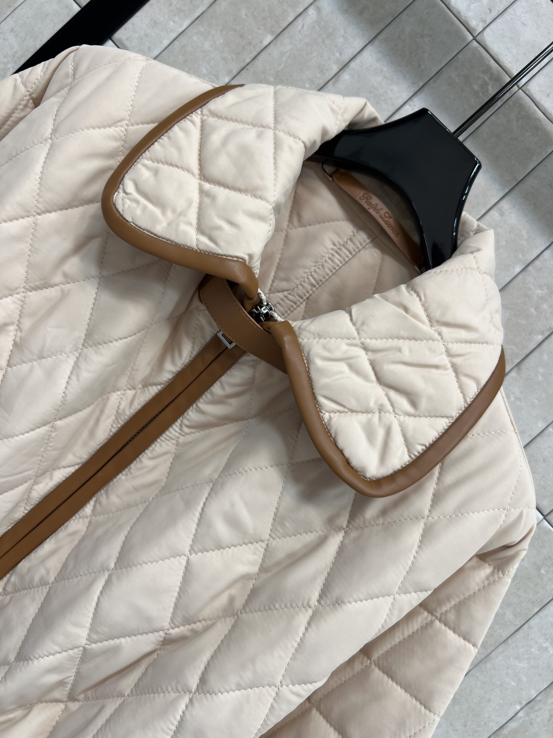 lp🌹家 25秋冬新款 菱格绗缝收腰棉服 复古优雅感满满！菱格绗缝工艺 轻盈又保暖 腰部皮绳抽绳可调节 