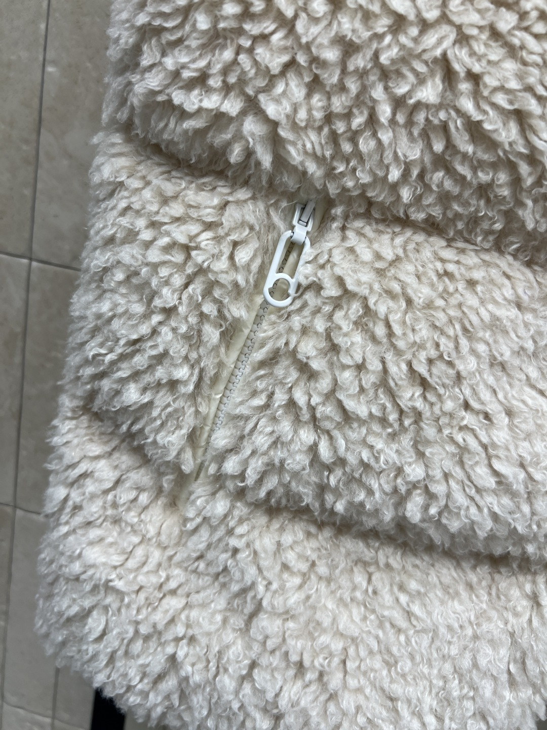 M家 25秋冬新 羊羔毛羽绒马甲 外层仿羊羔绒 柔软又保暖 内里填充高品质羽绒 冬天穿超暖和 立领+双向