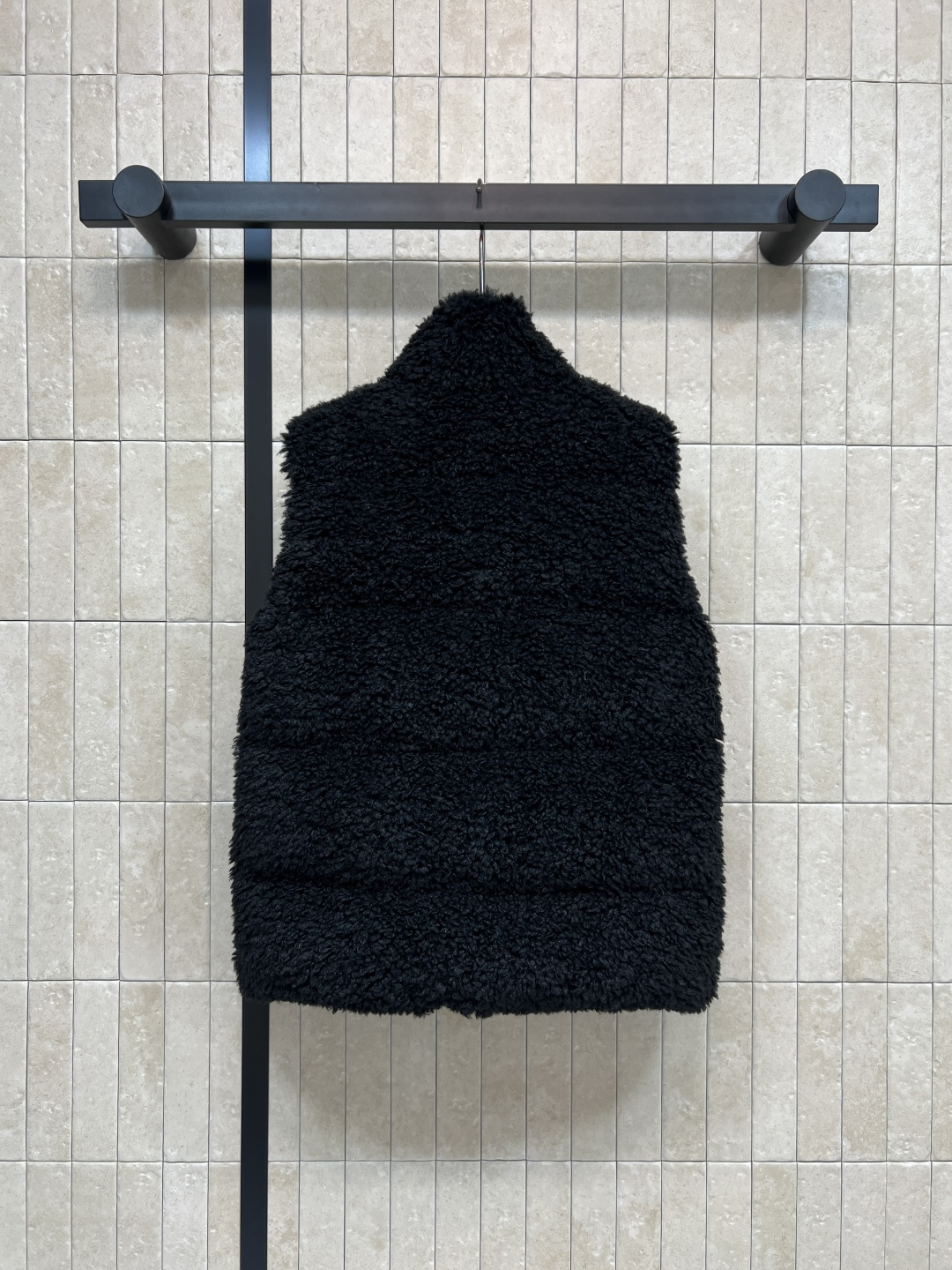 M家 25秋冬新 羊羔毛羽绒马甲 外层仿羊羔绒 柔软又保暖 内里填充高品质羽绒 冬天穿超暖和 立领+双向