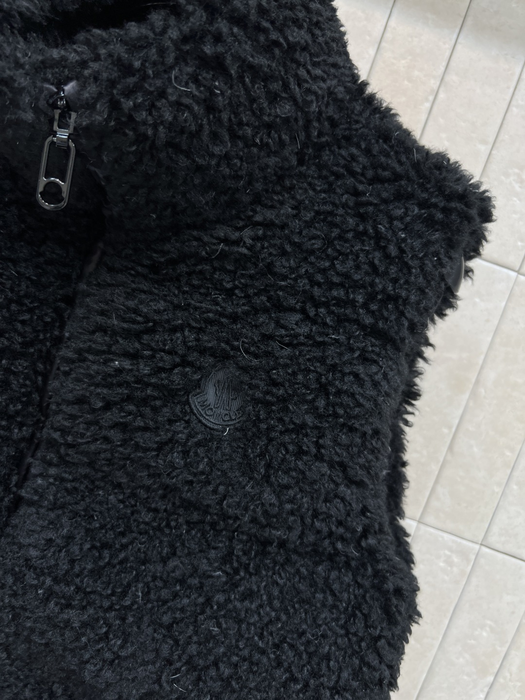 M家 25秋冬新 羊羔毛羽绒马甲 外层仿羊羔绒 柔软又保暖 内里填充高品质羽绒 冬天穿超暖和 立领+双向