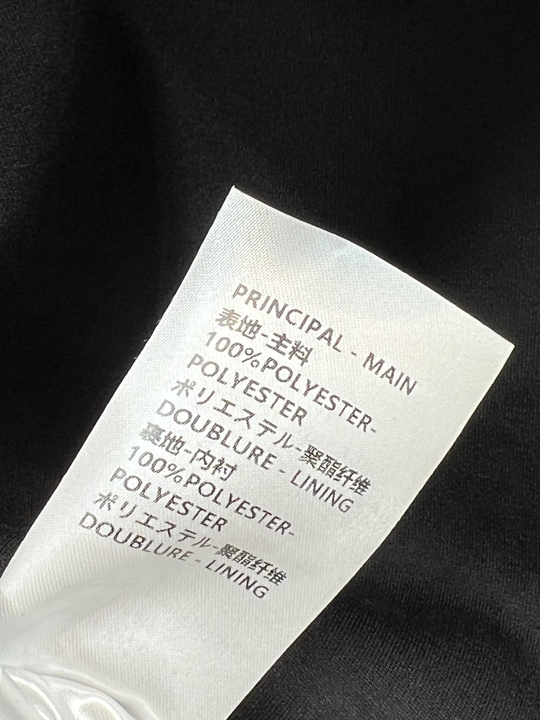 L家 25秋冬新款 黑色连帽外套 金属拉链+经典logo徽标点缀 品牌感满满 宽松版型 袖口Monogr