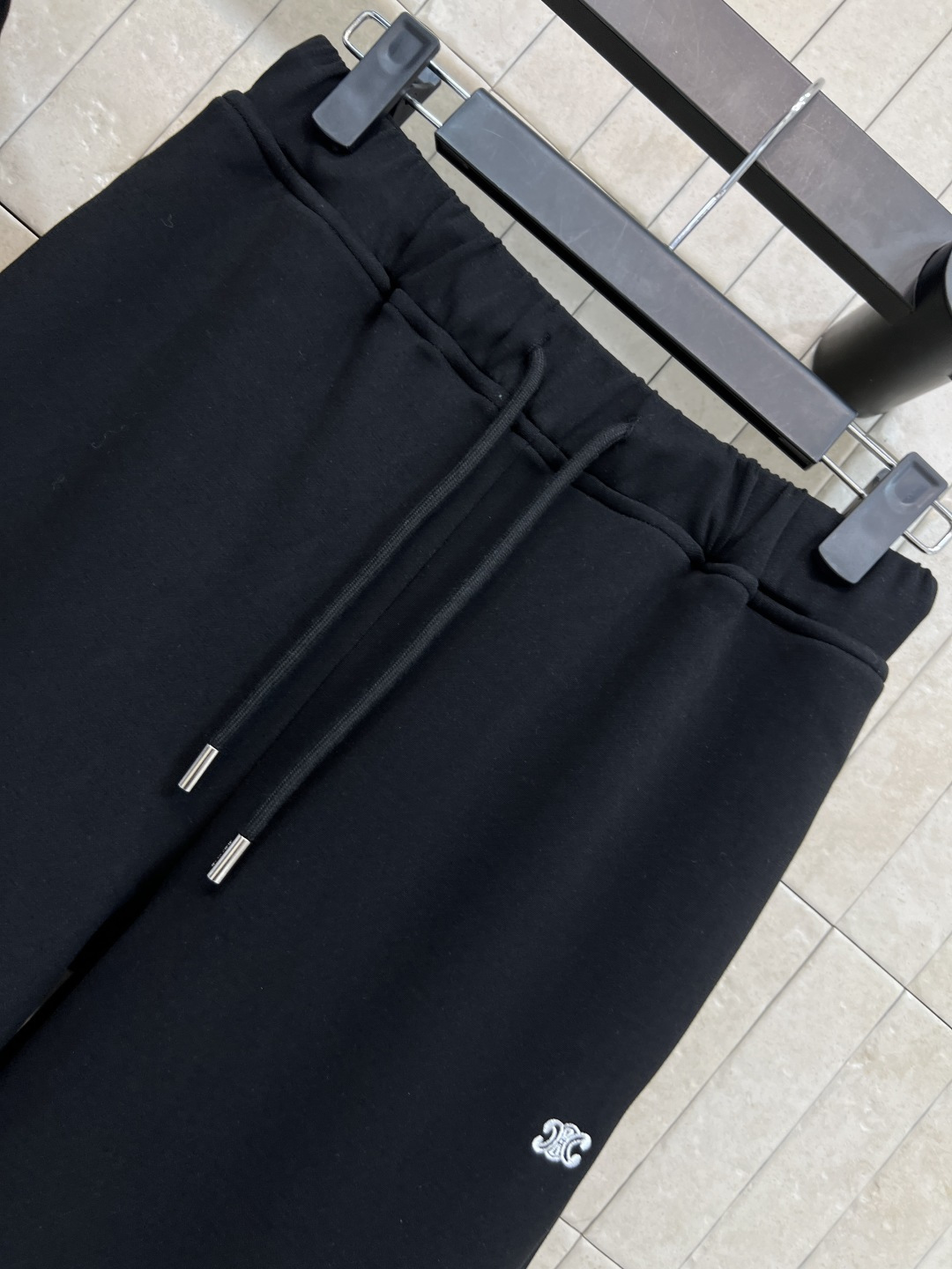 CE家 25秋冬新款 时髦运动套装 短款连帽卫衣+宽松运动裤 卫衣面料柔软亲肤 穿着超舒适！卫衣半拉链设