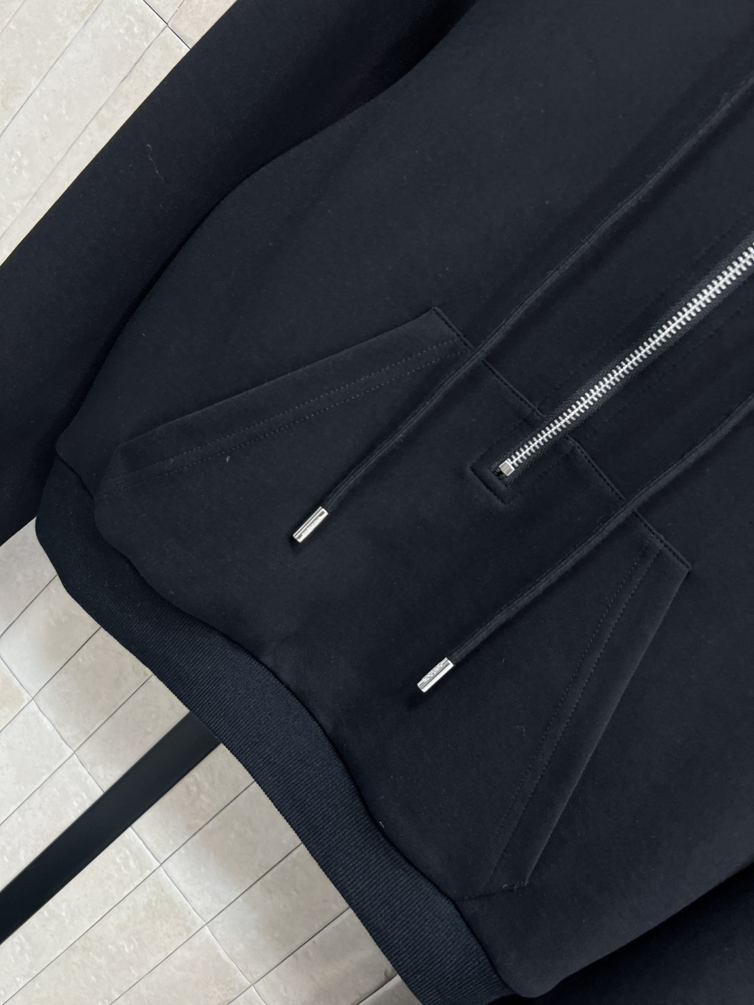 CE家 25秋冬新款 时髦运动套装 短款连帽卫衣+宽松运动裤 卫衣面料柔软亲肤 穿着超舒适！卫衣半拉链设