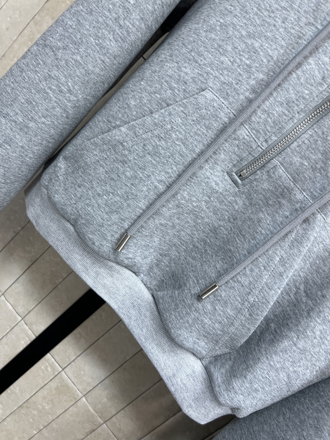 CE家 25秋冬新款 时髦运动套装 短款连帽卫衣+宽松运动裤 卫衣面料柔软亲肤 穿着超舒适！卫衣半拉链设