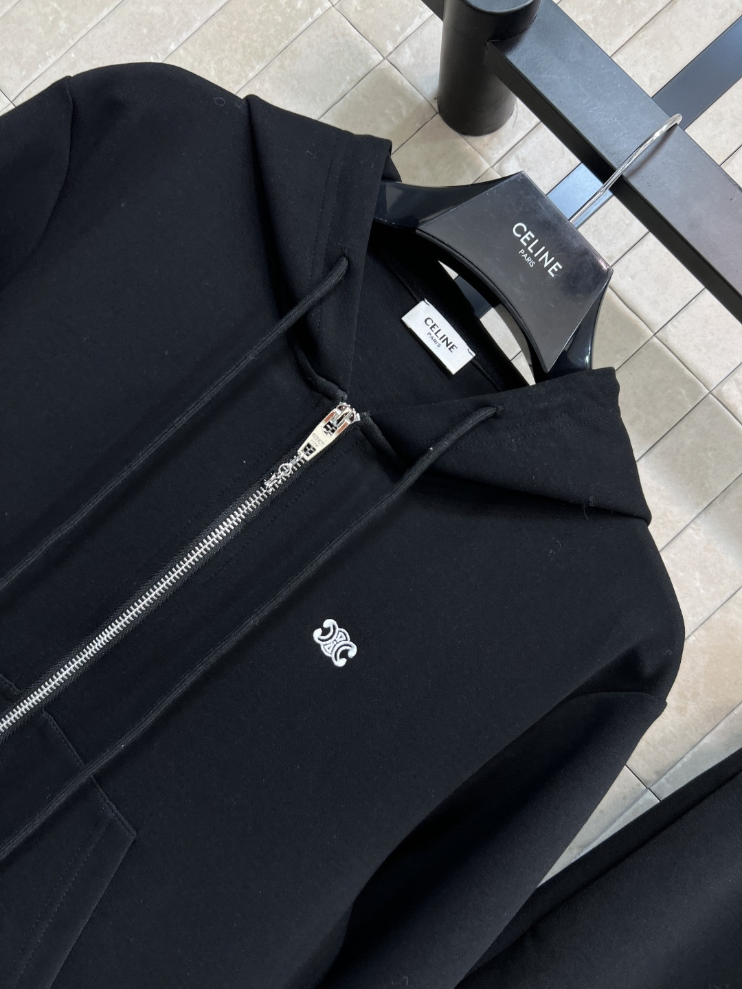 CE家 25秋冬新款 时髦运动套装 短款连帽卫衣+宽松运动裤 卫衣面料柔软亲肤 穿着超舒适！卫衣半拉链设