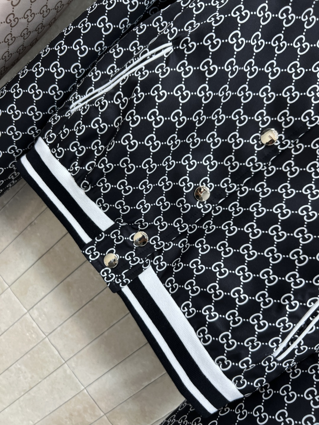 G家 25秋冬新款 GG提花棒球夹克外套 经典GG图案品牌感满满！春秋季节超适合 短款剪裁+黑白条纹袖口