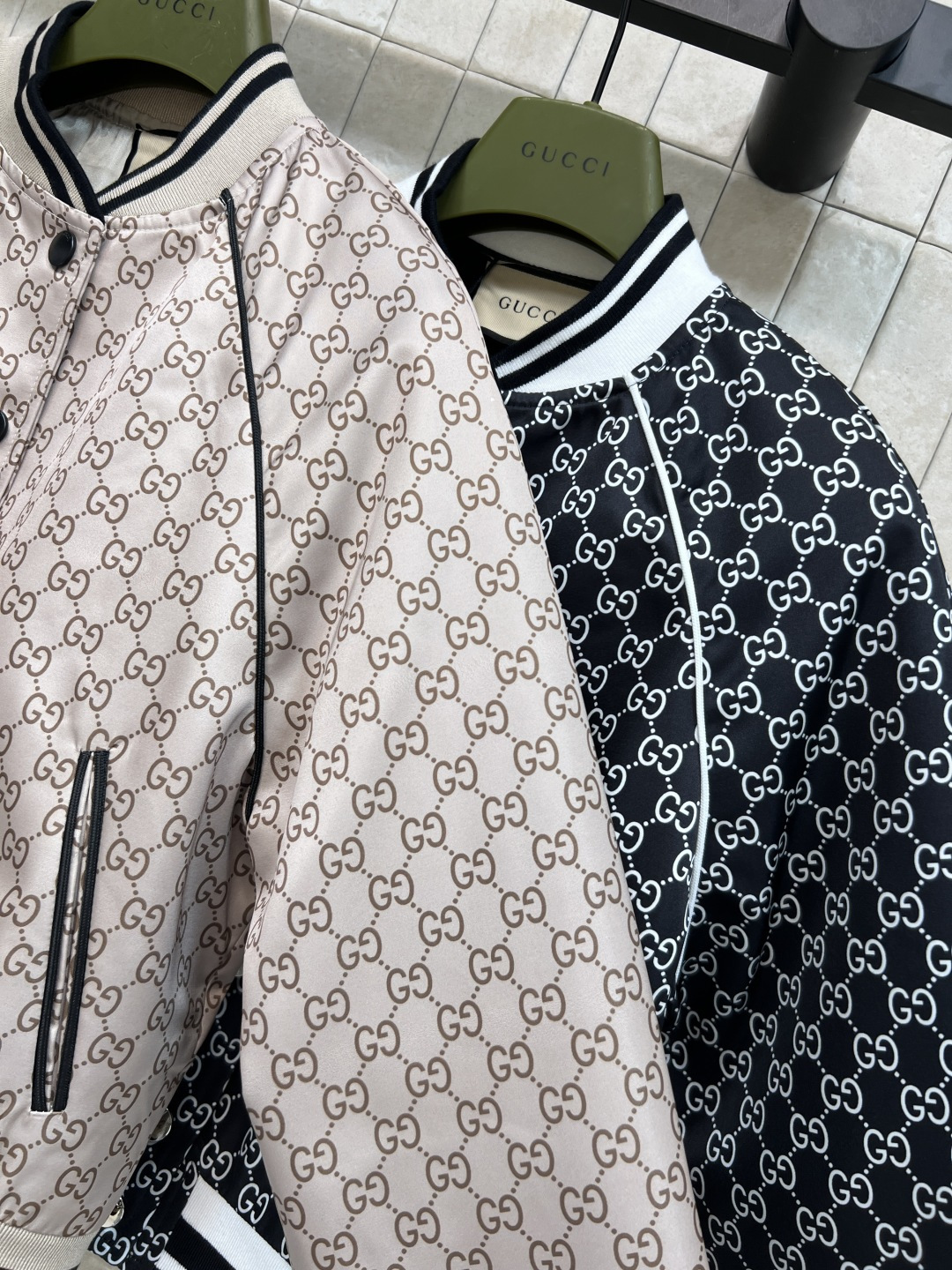 G家 25秋冬新款 GG提花棒球夹克外套 经典GG图案品牌感满满！春秋季节超适合 短款剪裁+黑白条纹袖口