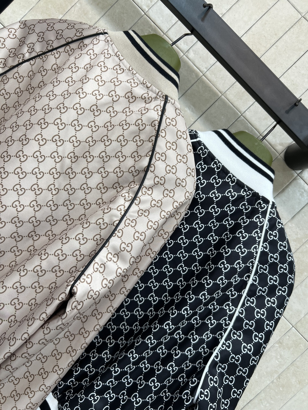 G家 25秋冬新款 GG提花棒球夹克外套 经典GG图案品牌感满满！春秋季节超适合 短款剪裁+黑白条纹袖口