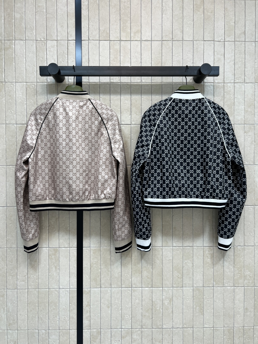 G家 25秋冬新款 GG提花棒球夹克外套 经典GG图案品牌感满满！春秋季节超适合 短款剪裁+黑白条纹袖口